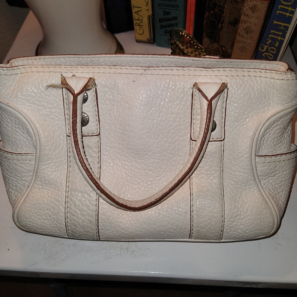 Michael Kors white hand bag beautiful bag.